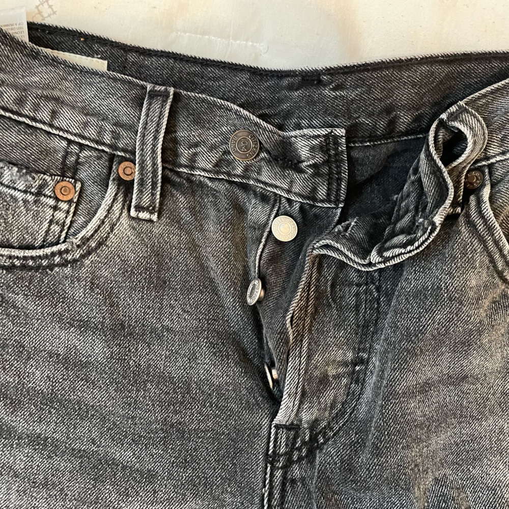 Distressed High Rise Levi Shorts - Picture 5 of 6